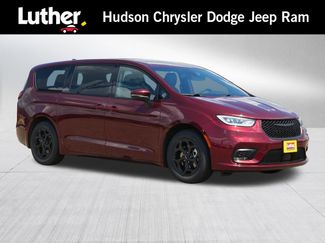 Used 2023 Chrysler Pacifica Touring-L w/ S Appearance Package FWD video 1