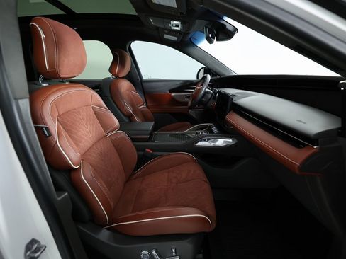 Used 2024 Lincoln Nautilus Black Label image 10