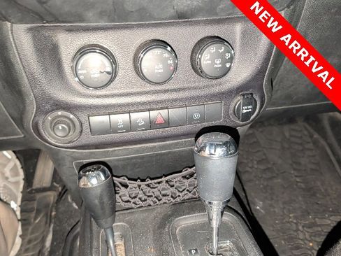 Used 2015 Jeep Wrangler Unlimited Sahara w/ Connectivity Group image 19