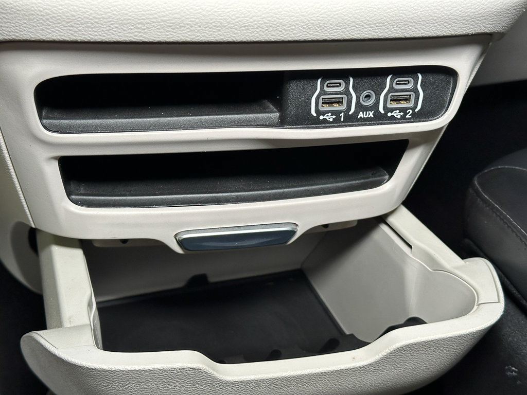 Used 2023 Chrysler Pacifica Touring-L FWD image 36