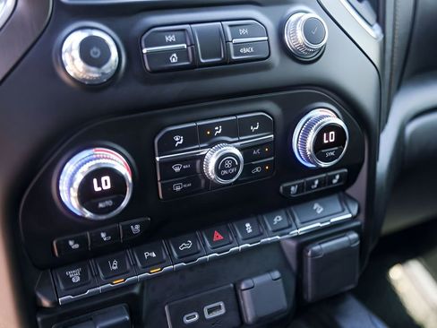 Used 2022 GMC Sierra 2500 AT4 w/ AT4 Premium Plus Package AWD/4WD image 22