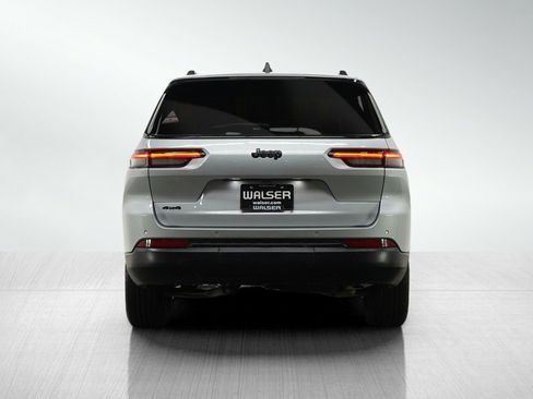 Used 2024 Jeep Grand Cherokee L Laredo image 4