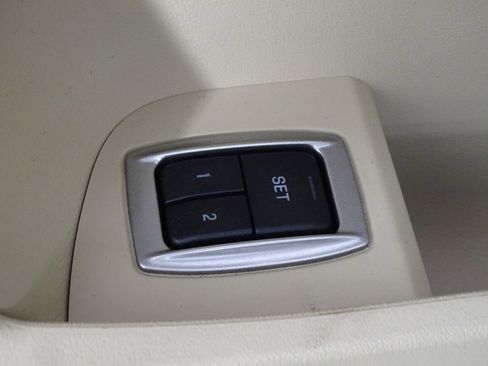 Used 2013 Jaguar XF image 15