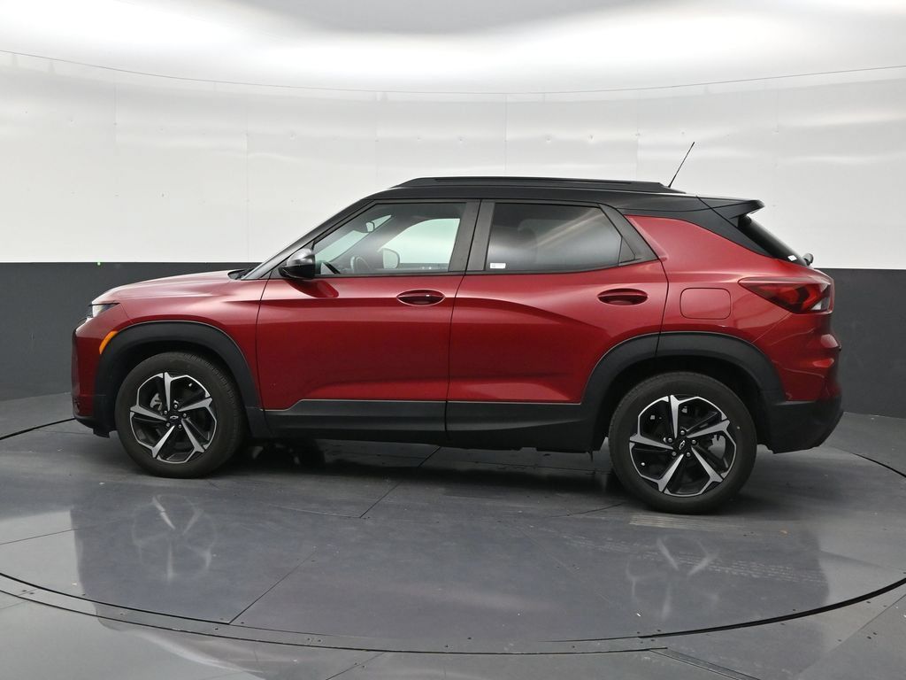 Used 2021 Chevrolet TrailBlazer RS w/ Technology Package FWD image 2