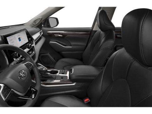 Certified 2025 Toyota Highlander LE AWD/4WD image 8