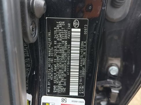 Used 2024 Toyota Camry SE w/ Convenience Package image 9