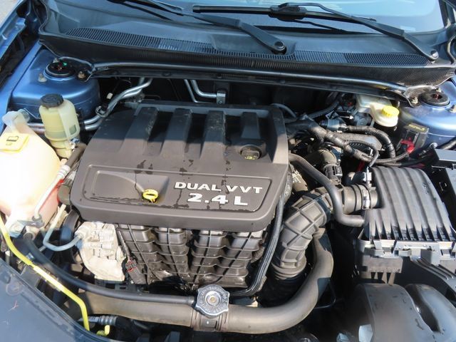 Used 2011 Chrysler 200 Limited FWD image 40