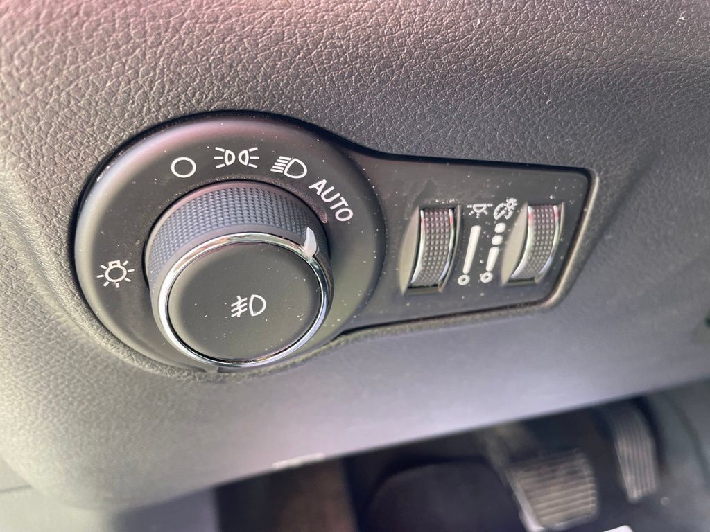 Used 2024 Jeep Compass Limited AWD/4WD image 15