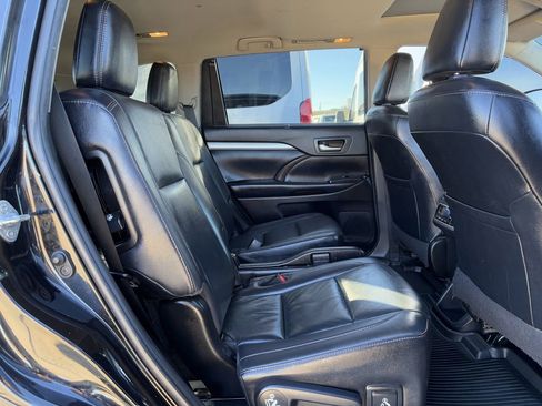 Used 2019 Toyota Highlander XLE image 32