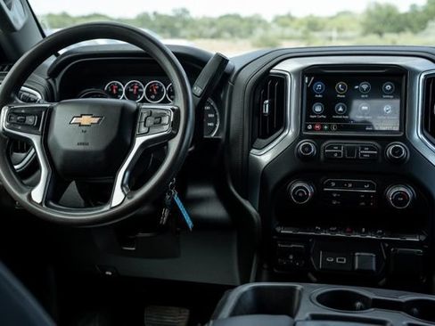Used 2022 Chevrolet Silverado 2500 LT AWD/4WD image 16