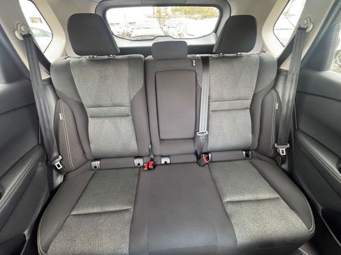 Used 2025 Nissan Rogue SV FWD image 40