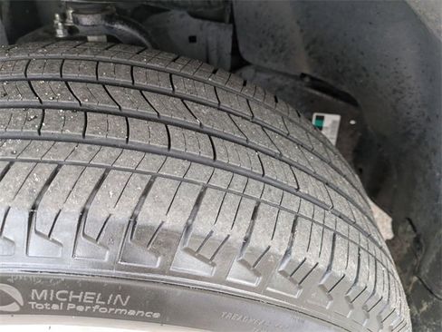 Used 2023 Nissan Frontier SV w/ Tow Package image 11