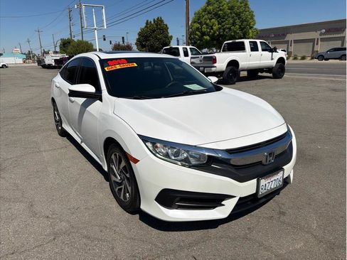 Used 2018 Honda Civic EX image 2