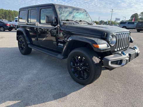 Used 2023 Jeep Wrangler Unlimited Sahara w/ Cold Weather Group image 7