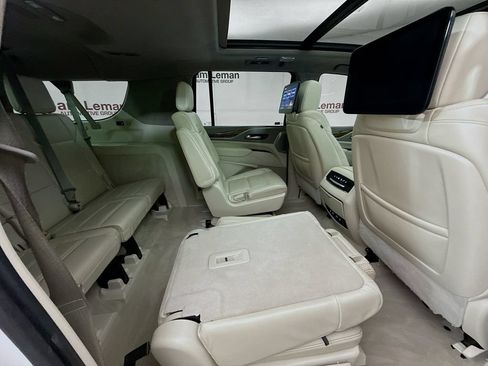 Used 2022 Cadillac Escalade ESV Sport Platinum w/ Heavy-Duty Trailer Package AWD/4WD image 34