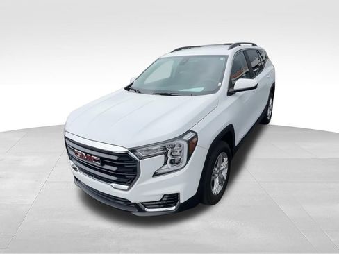 Used 2023 GMC Terrain SLE w/ Driver Convenience Package AWD/4WD image 4
