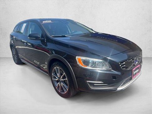 Used 2018 Volvo V60 T5 Cross Country Platinum image 9