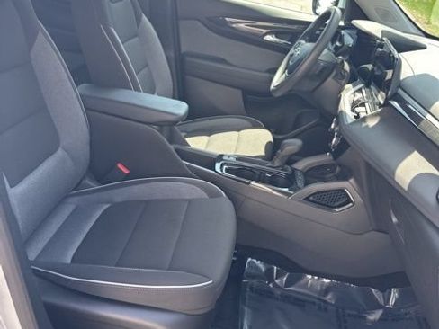 Used 2025 Chevrolet TrailBlazer LT AWD/4WD image 42