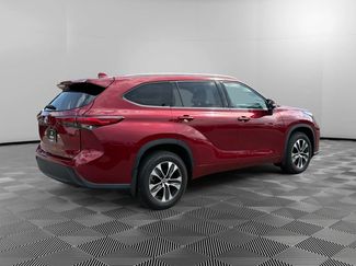 Used 2020 Toyota Highlander XLE AWD/4WD video 4