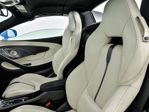 Used 2018 McLaren 570S Spider image 26