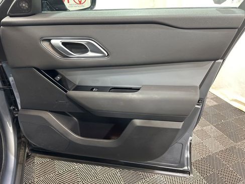 Used 2025 Land Rover Range Rover Velar S AWD/4WD image 11