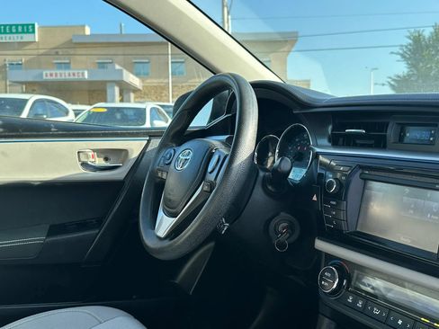 Used 2016 Toyota Corolla LE FWD image 24