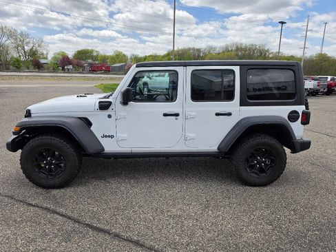 Used 2023 Jeep Wrangler Unlimited w/ Cold Weather Group AWD/4WD image 2