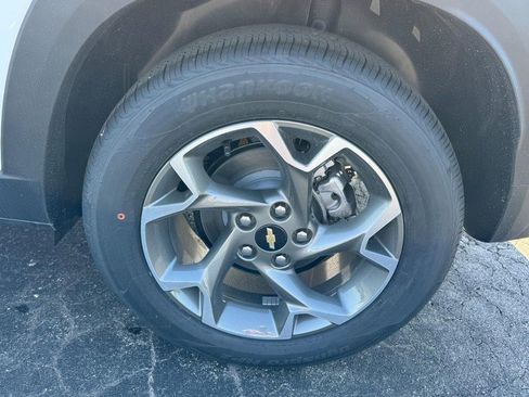 New 2026 Chevrolet Trax LT w/ Driver Confidence Package FWD image 6