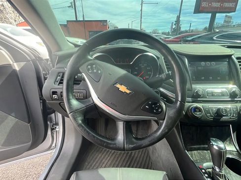 Used 2015 Chevrolet Impala LT w/ Convenience Package image 13