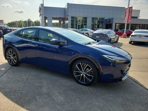 Used 2026 Toyota Prius XLE FWD image 9
