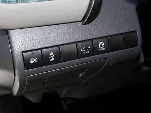 Used 2019 Toyota Camry SE FWD image 24