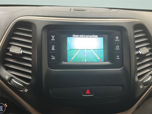 Used 2014 Jeep Cherokee Latitude w/ Comfort/Convenience Group image 18