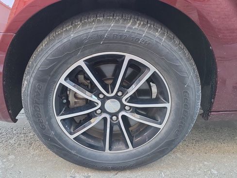 Used 2018 Dodge Grand Caravan SXT w/ Blacktop Package image 35