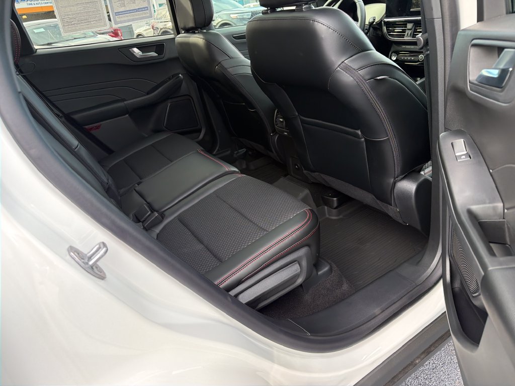 Used 2025 Ford Escape ST-Line w/ Tech Pack #1 FWD image 19