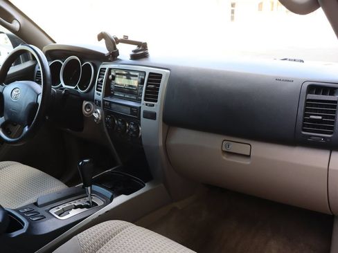 Used 2006 Toyota 4Runner SR5 AWD/4WD image 17