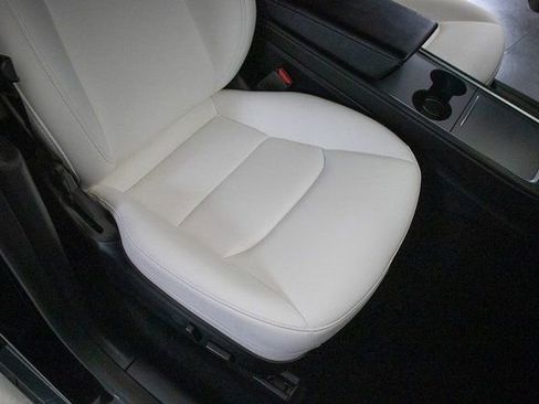 Used 2023 Tesla Model Y Long Range image 17