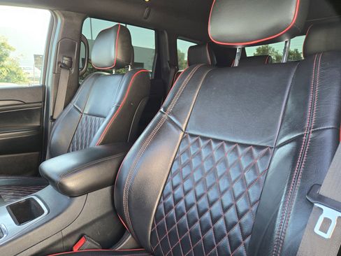 Used 2020 Jeep Grand Cherokee Laredo image 14