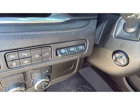 Used 2022 GMC Yukon Denali image 12