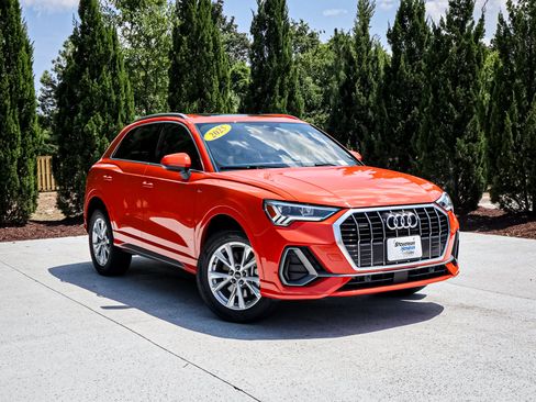 Used 2025 Audi Q3 2.0T Premium AWD/4WD image 2