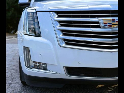 Used 2019 Cadillac Escalade Platinum image 18