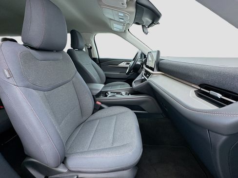 Used 2025 Ford Explorer Active RWD image 19