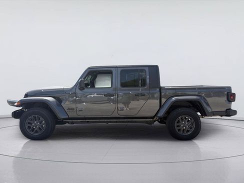 Used 2025 Jeep Gladiator Sport AWD/4WD image 3
