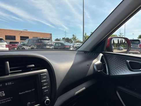 Used 2025 Kia Soul LX w/ LX Technology Package FWD image 33