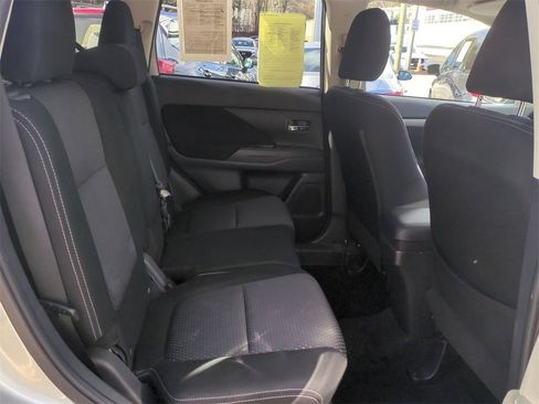 Used 2018 Mitsubishi Outlander ES image 25