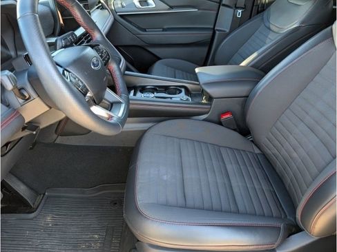 Used 2025 Ford Explorer ST-Line w/ ST-Line Street Pack image 9