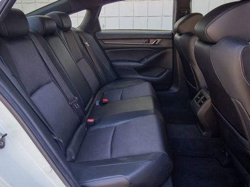 Used 2018 Honda Accord Sport image 19