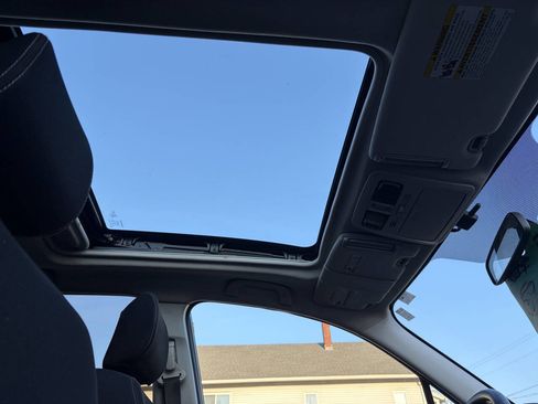 Used 2015 Subaru Forester 2.5i Premium w/ All-Weather Package image 11