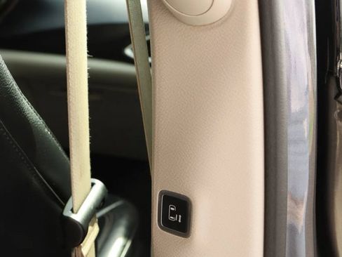 Used 2018 Chrysler Pacifica Touring-L FWD image 56