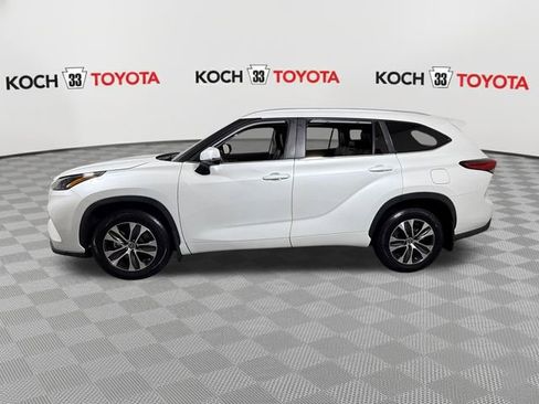 Used 2023 Toyota Highlander XLE AWD/4WD image 4