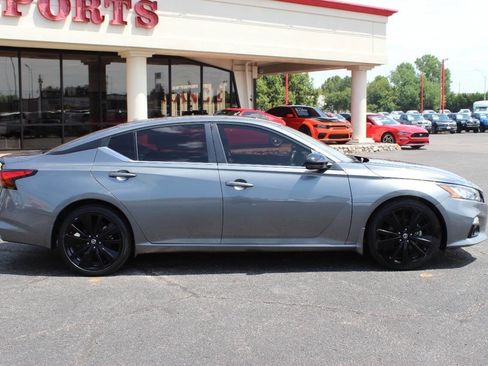 Used 2022 Nissan Altima 2.5 SR w/ Midnight Edition Package image 3